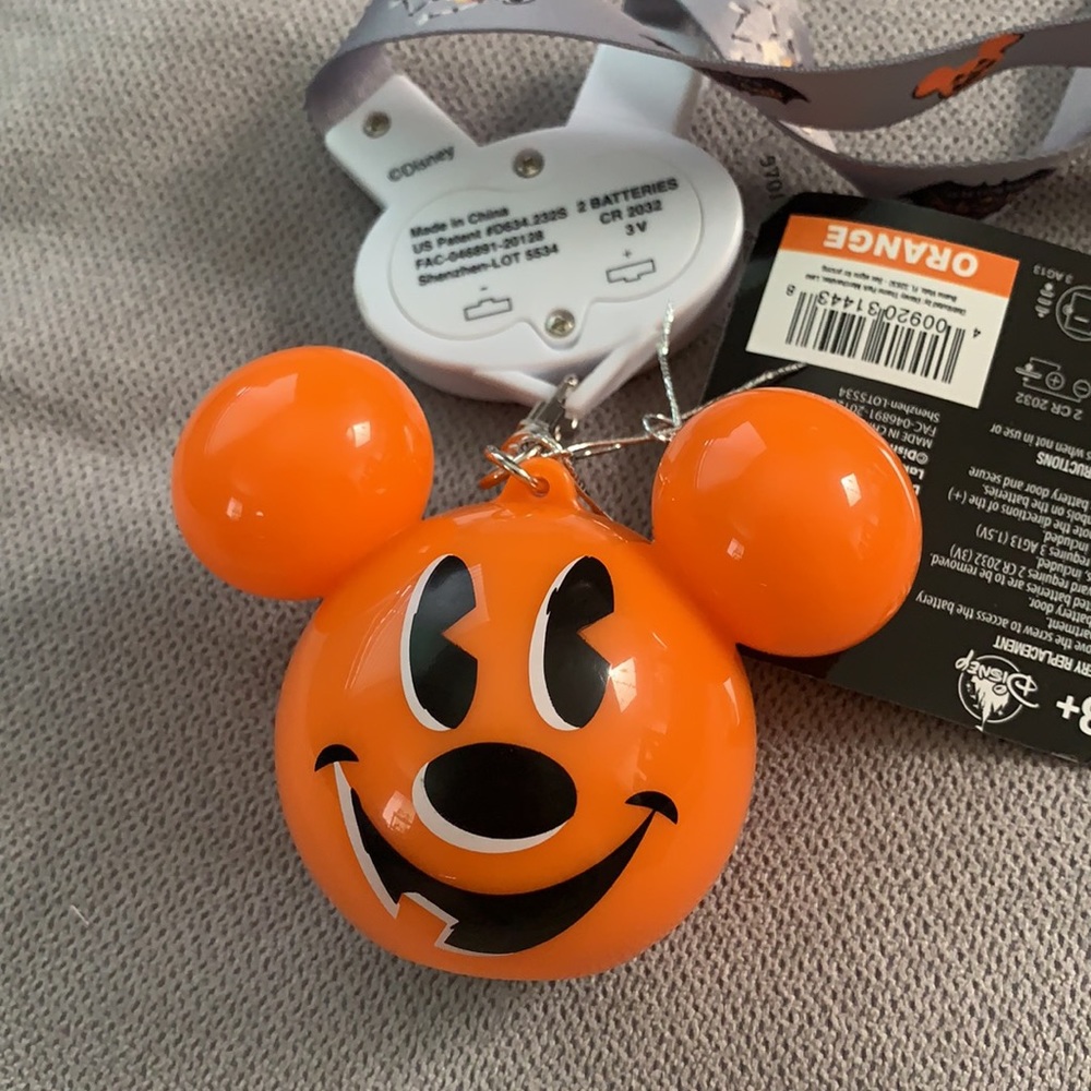 Disney Mickey Light Up Necklace - Picture 3 of 4